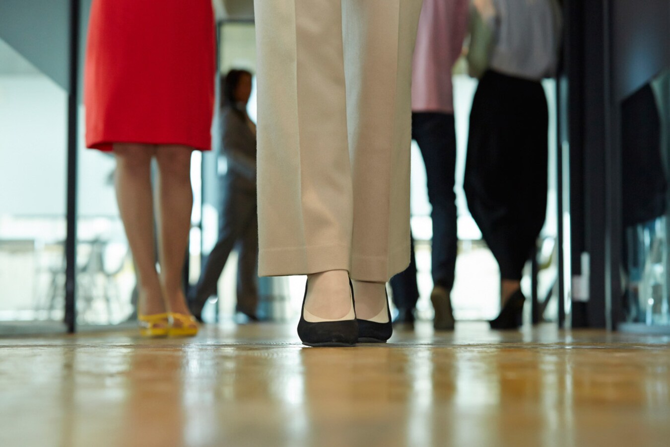 今すぐできる 立ち方 を変えるだけで肩こり予防 エクササイズ All About