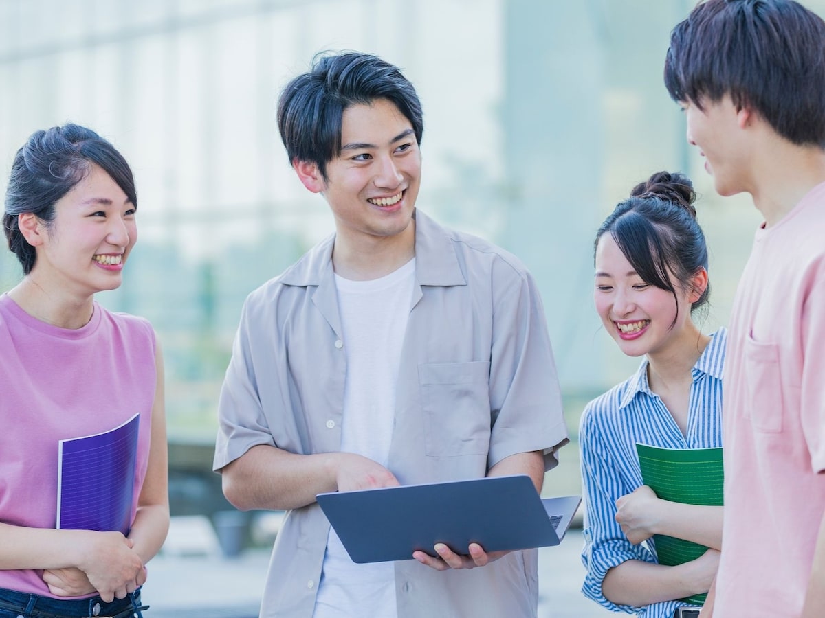 「エモい」の意味って？ 若者言葉から考えるオトナの語彙力