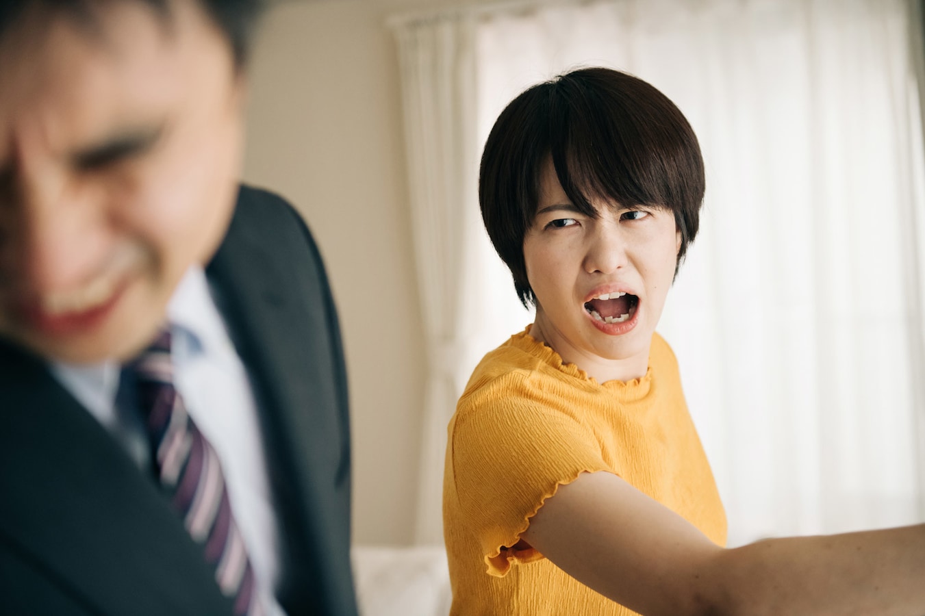 家族だけが知る別の顔 近所でも評判の 明るくていい人 が抱える闇 亀山早苗の恋愛コラム All About 家族だけが知る別の顔 近所でも評判の 明るくていい人 が抱える闇 亀山早苗の恋愛コラム All About