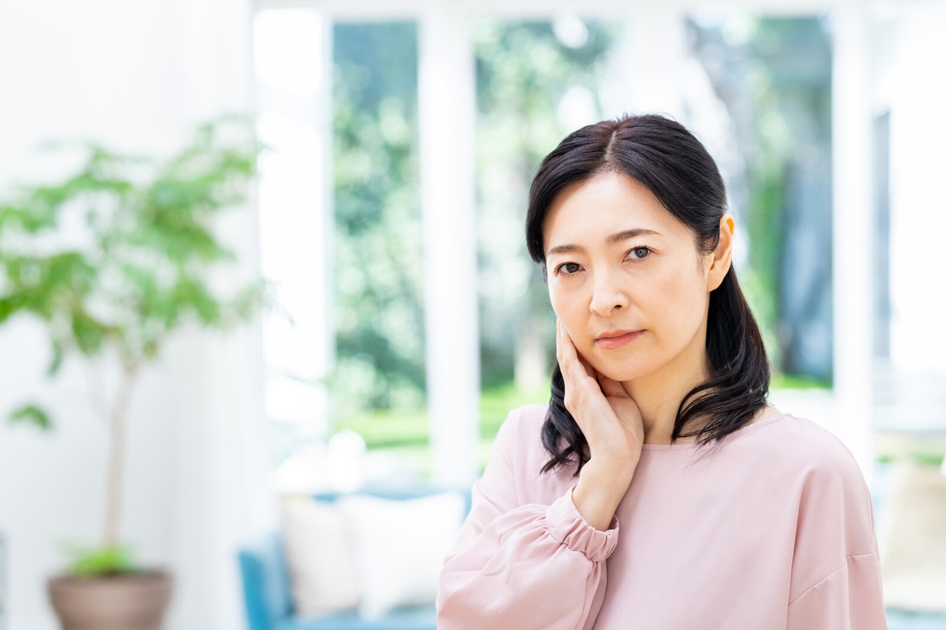 50代 息子の彼女 への嫉妬が止まらない 男を立てず 仕事に邁進する姿が女として可愛くない 亀山早苗の恋愛コラム All About 50代 息子の彼女 への嫉妬が止まらない 男を立てず 仕事に邁進する姿が女として可愛くない 亀山早苗の恋愛コラム All About