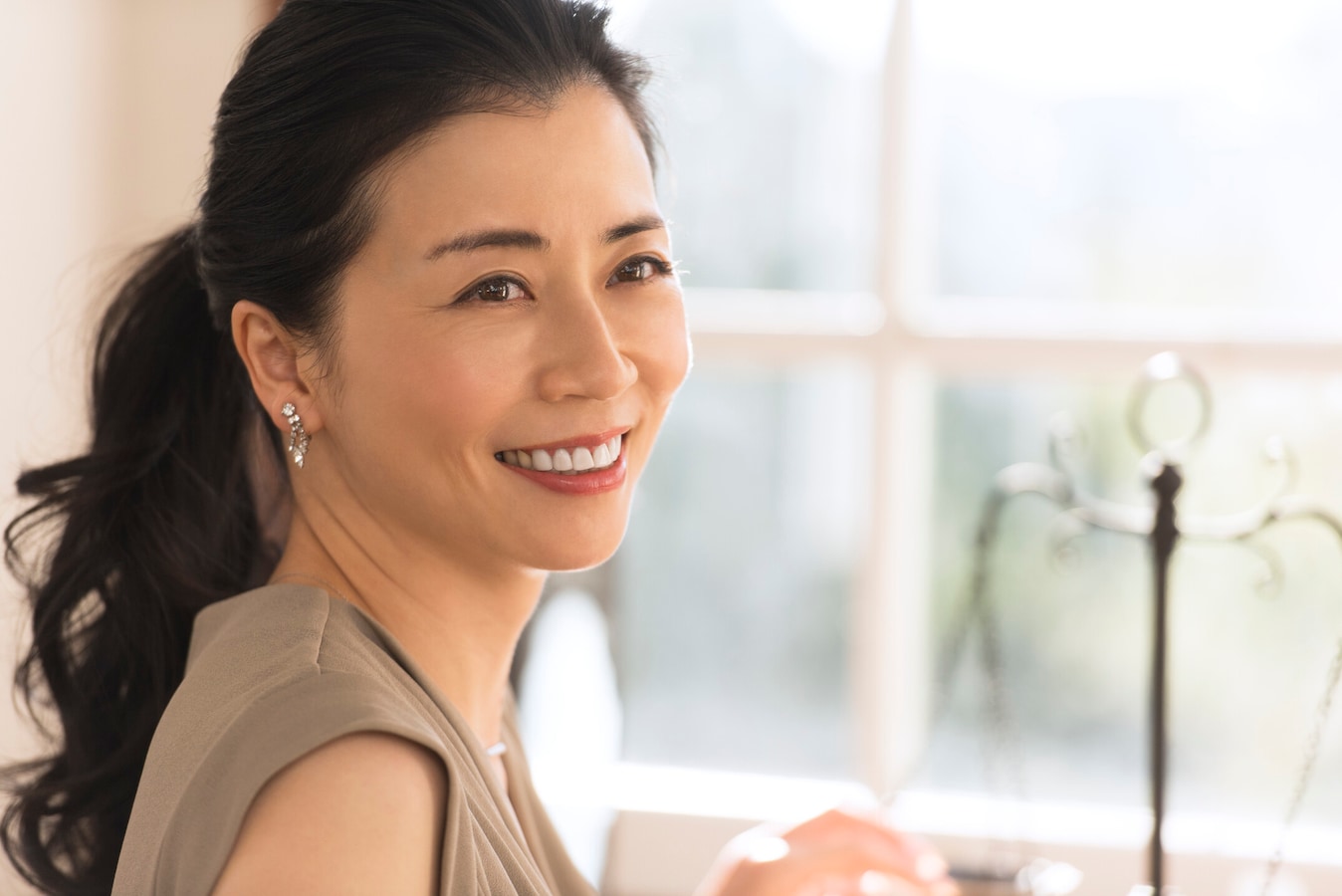 40歳　50歳　熟女 イタイおばさんと素敵な大人の女性の違い……年齢より振る舞い？ [島田佳奈の恋愛コラム] All About
