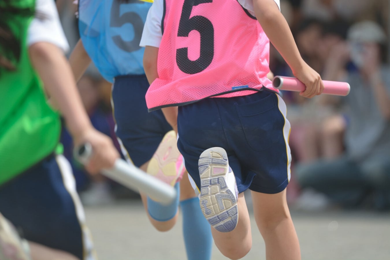 徒競走を実施する意味がないのでは？「順位をつけない運動会」にモヤモヤする保護者たち [社会ニュース] All About