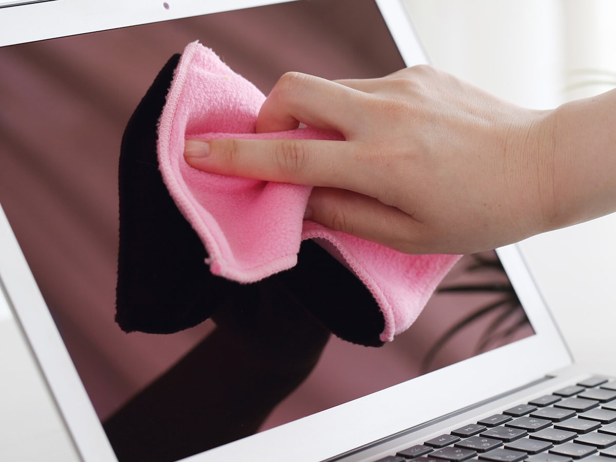 パソコンの画面はアルコール除菌で拭いてはダメ？ 正しい掃除方法は [ノートパソコン] All About