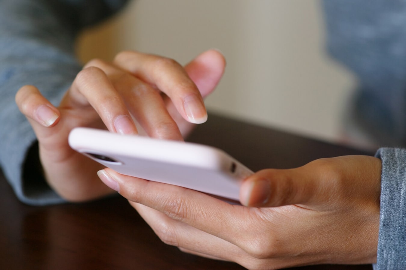 熟年離婚だけじゃない 密かに 熟年不倫 も増えている 70歳になる父のスマホを覗いてみたら 亀山早苗の恋愛コラム All About