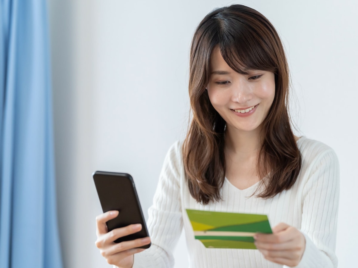 紙の通帳とウェブ通帳、どちらを選んだらいい？ [預金・貯金] All About