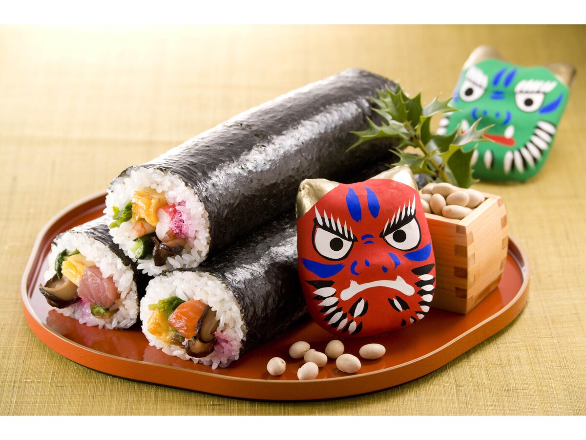 なぜ恵方巻きは黙って食べるのか？