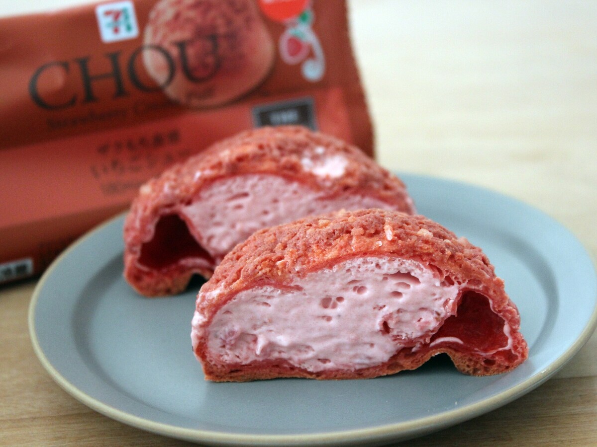 いちごの季節がやってきた！セブン「ザクもち食感いちごシュー」は個性