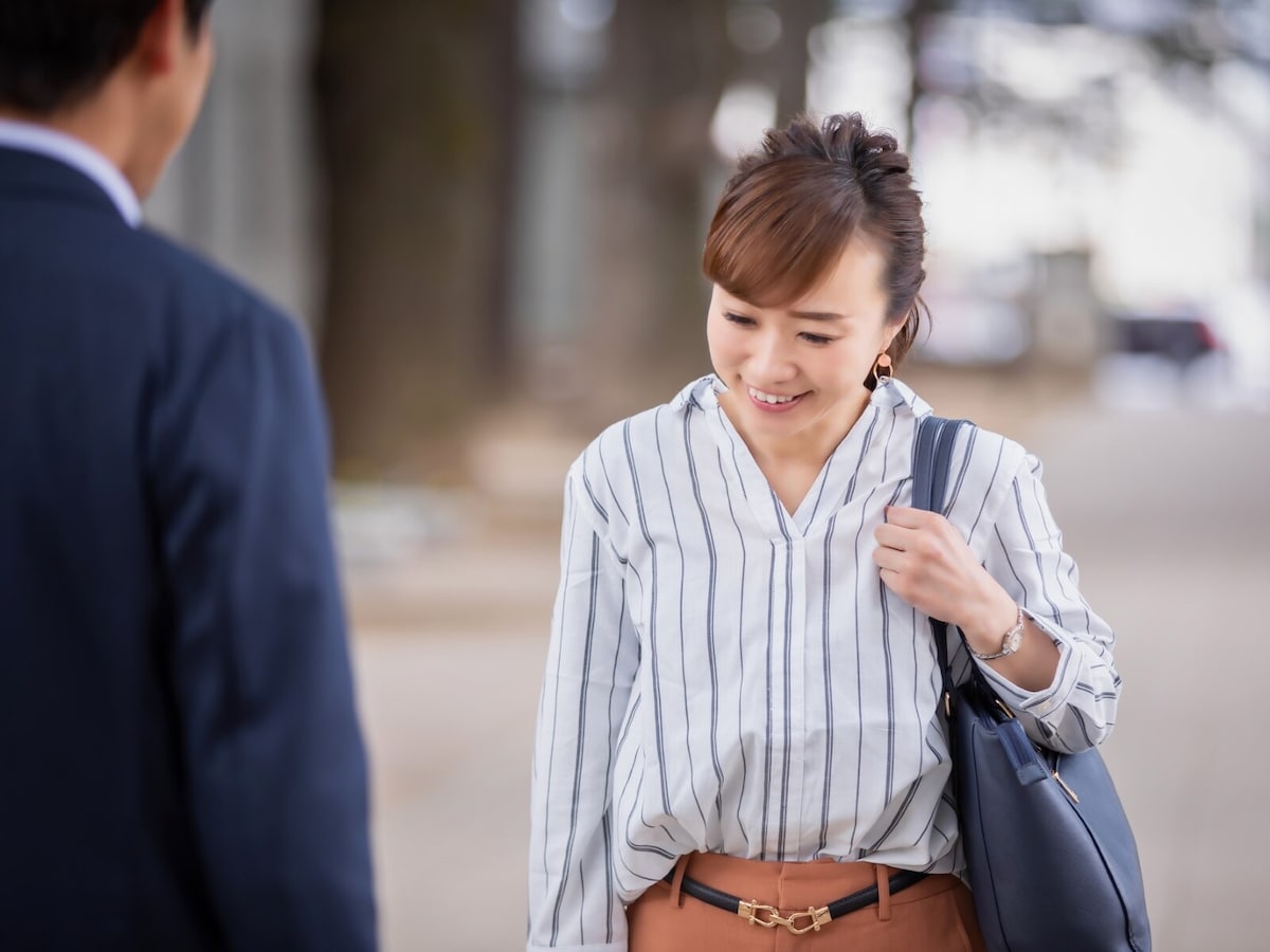 人付き合いでどっと疲れてしまう…。実は「隠れ人見知り」の人の特徴＆対処法 [人間関係] All About
