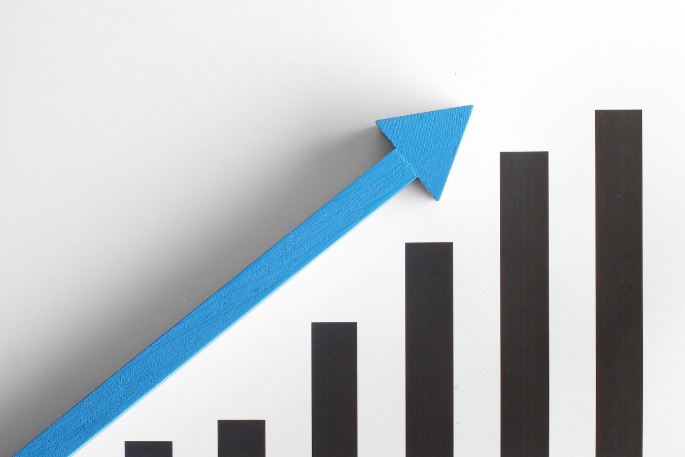 金利上昇で株価が上がる業種とは？デフレに苦しんだあの業種が復活か [株・株式投資] All About