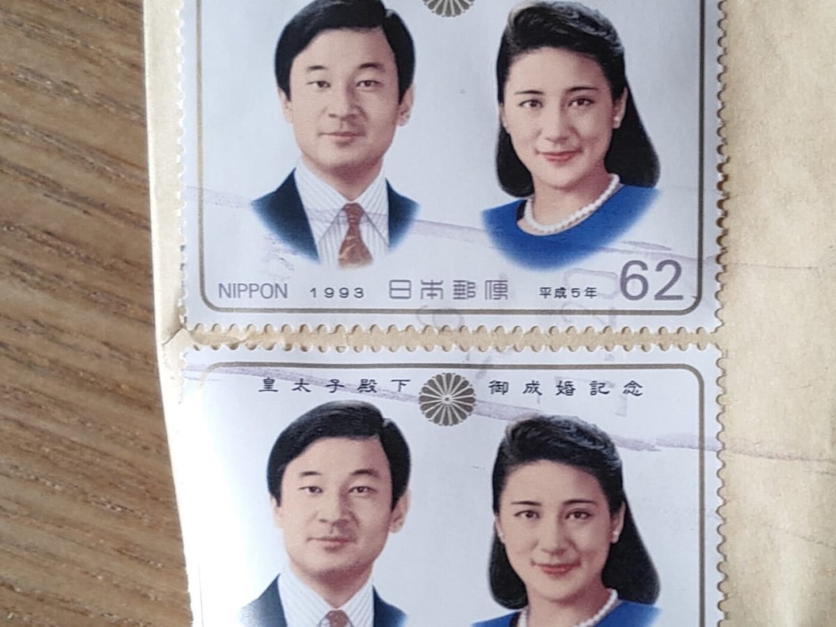メルカリの購入品に貼られた「皇室切手」が話題に！実は大人の事情で