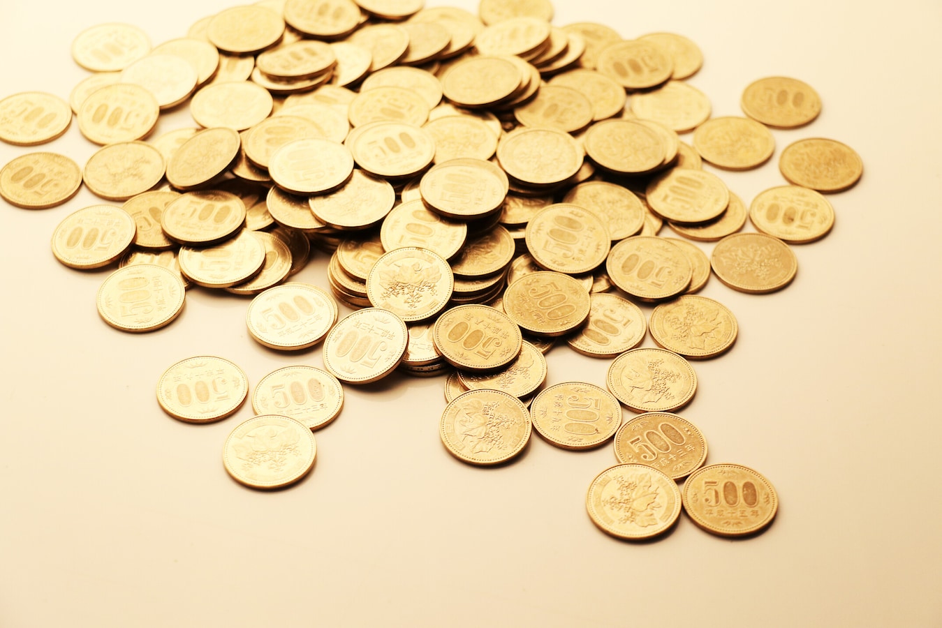 500円玉貯金」がなぜ金運アップに役立つ？ [預金・貯金] All About