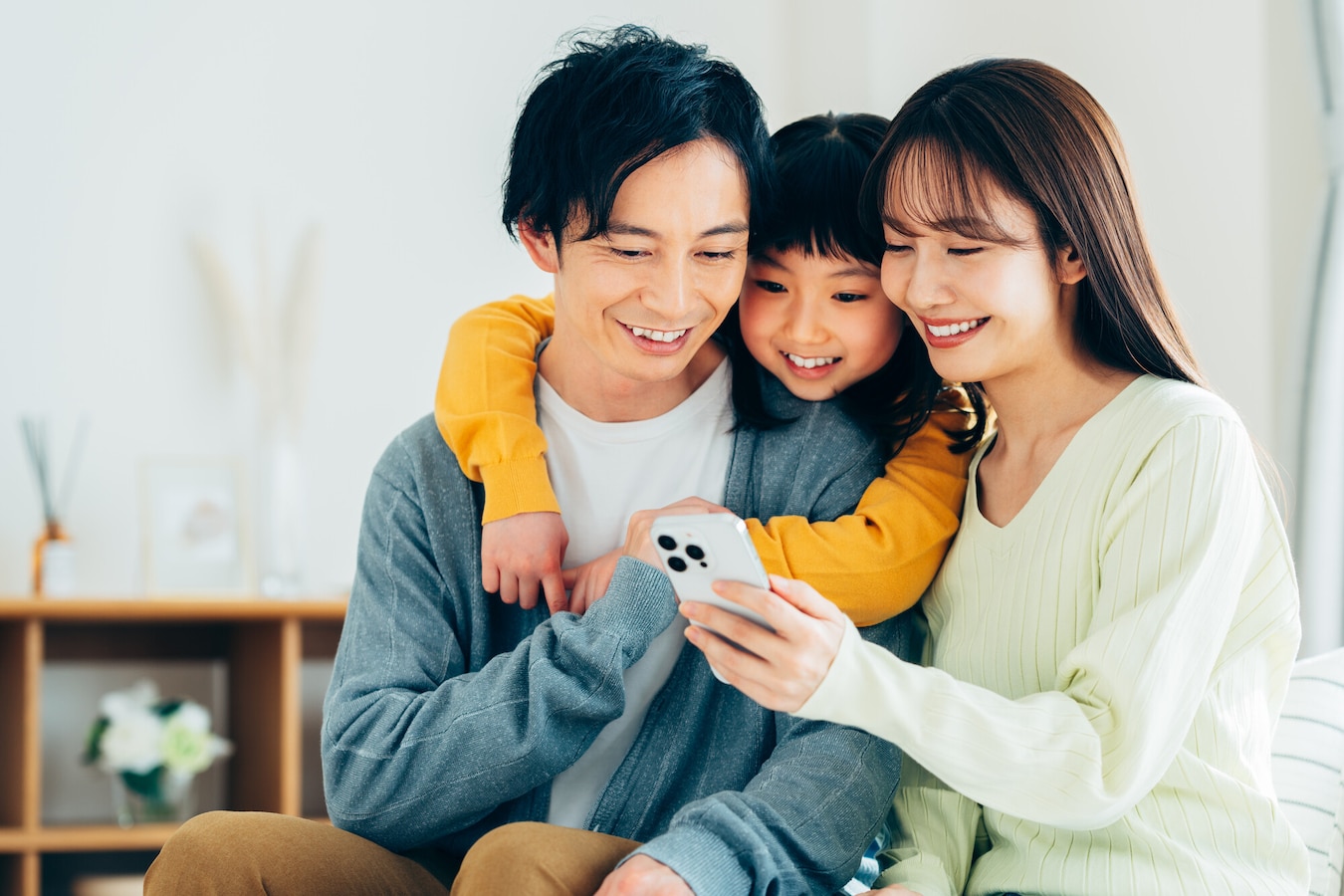  「必要書類間違えた」で出直しも……新生活シーズン「子どものスマホ契約」のハマりどころ [スマートフォン] All About