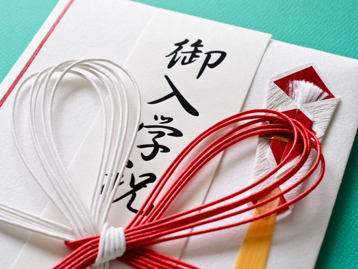 卒業祝いと入学祝い、両方贈らないとダメ？」「その場で開封されて