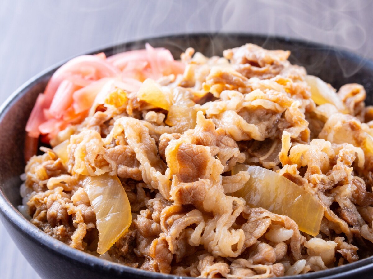 月イチで優待牛丼デーを開催」38歳・1人暮らしの男性がハマる吉野家