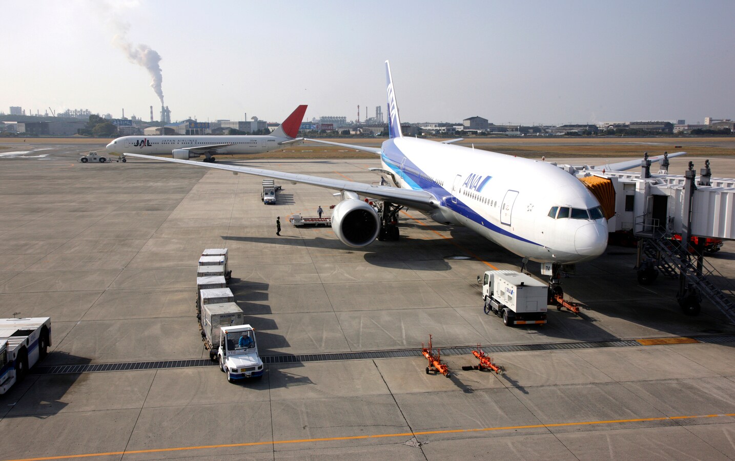 台風や大雪で飛行機が欠航 慌てないためのポイント 旅の準備 お得 便利 All About 台風や大雪で飛行機が欠航 慌てないためのポイント 旅の準備 お得 便利 All About