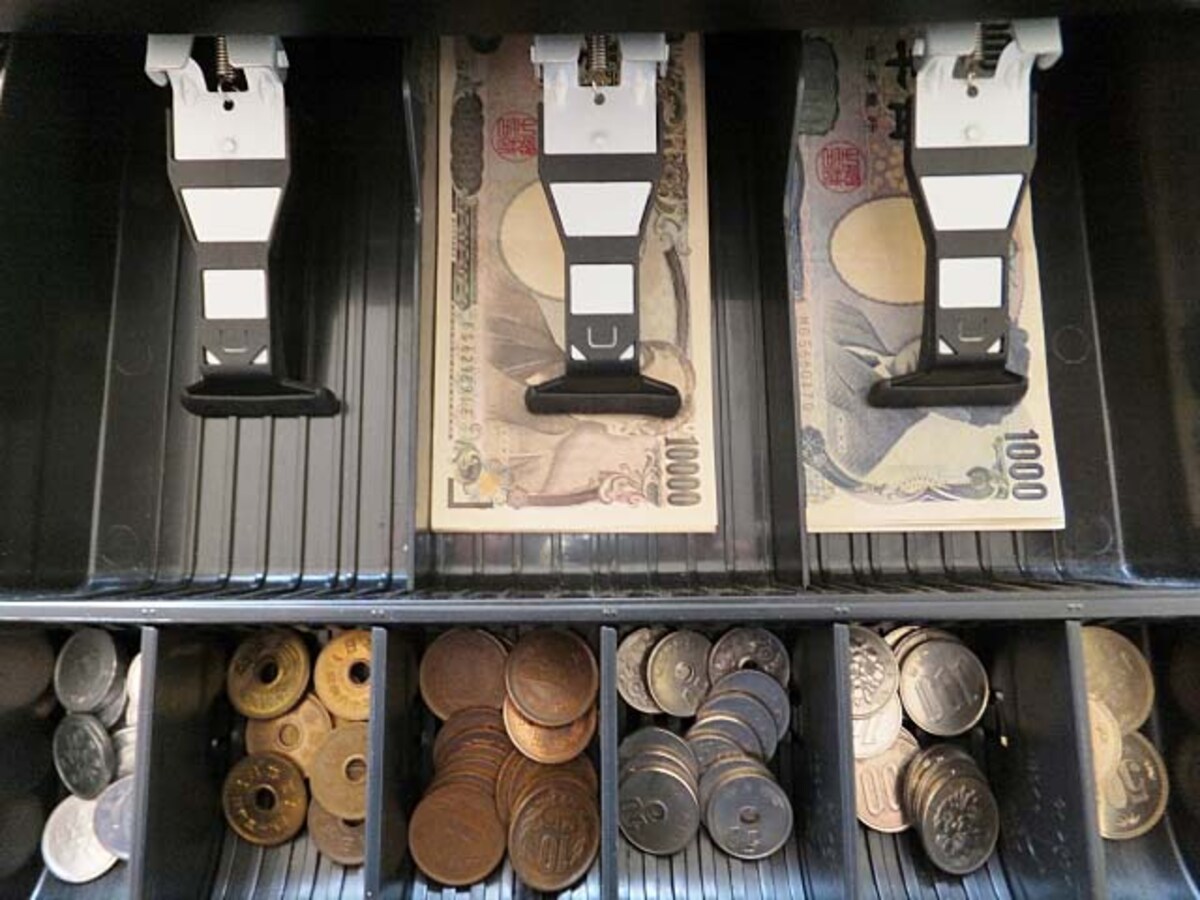 レジで起こりうる被害 現金を扱う人は要check お店の人 必見 チェンジ窃盗 防犯 All About