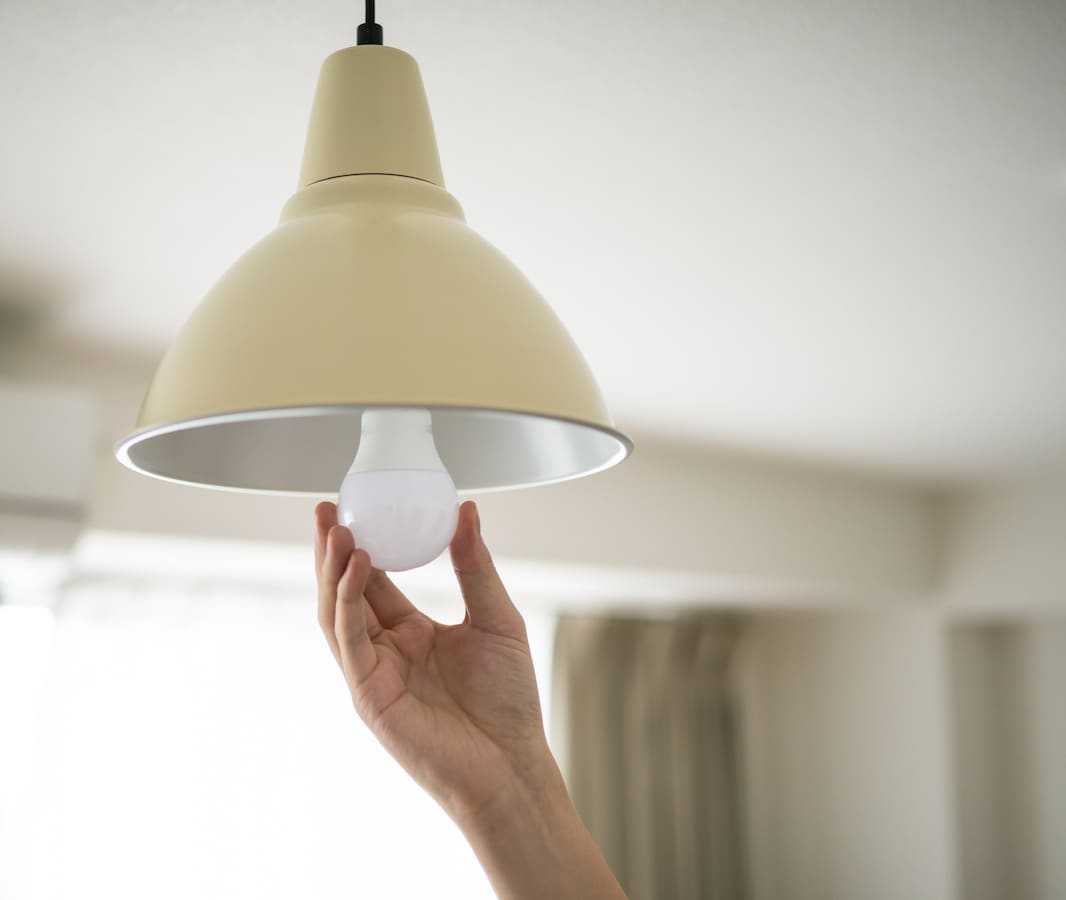 外苑火災は白熱球が原因か 見直したい自宅照明器具の安全な使い方 All About News