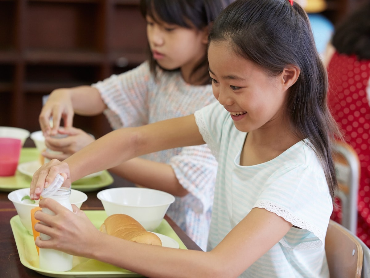 小学生のとき好きだった給食ランキング 定番の あげぱん や ソフト麺 を抑えた1位のメニューとは All About News