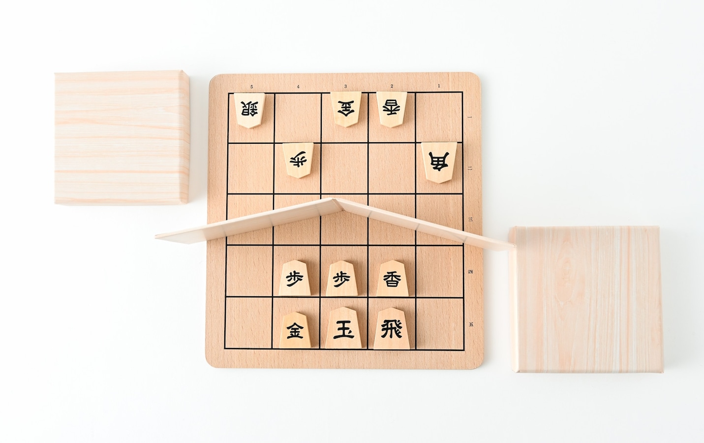 5 5マスでいきなり王手 初期配置の駆け引きも楽しめる本格ミニ将棋ゲーム 5五将棋 発売 All About News