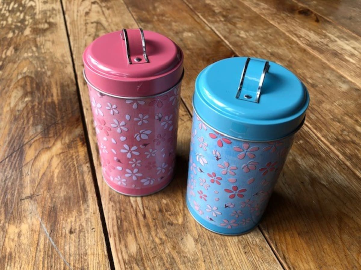 カルディの「さくらキャニスター缶」が春らしさ満点！ 食べ