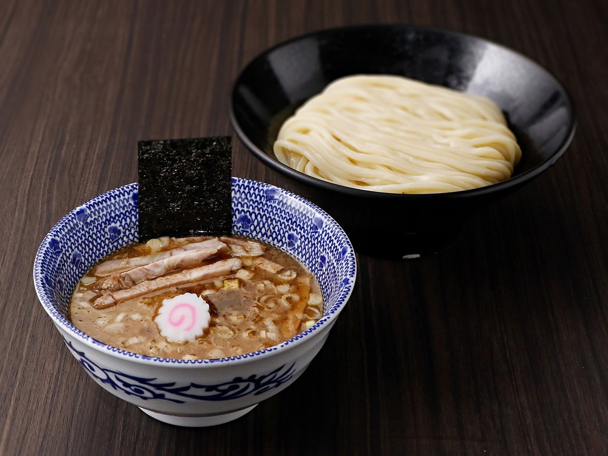 「極太麵× 濃厚つけダレ× 魚粉」というつけ麺スタイルを確立