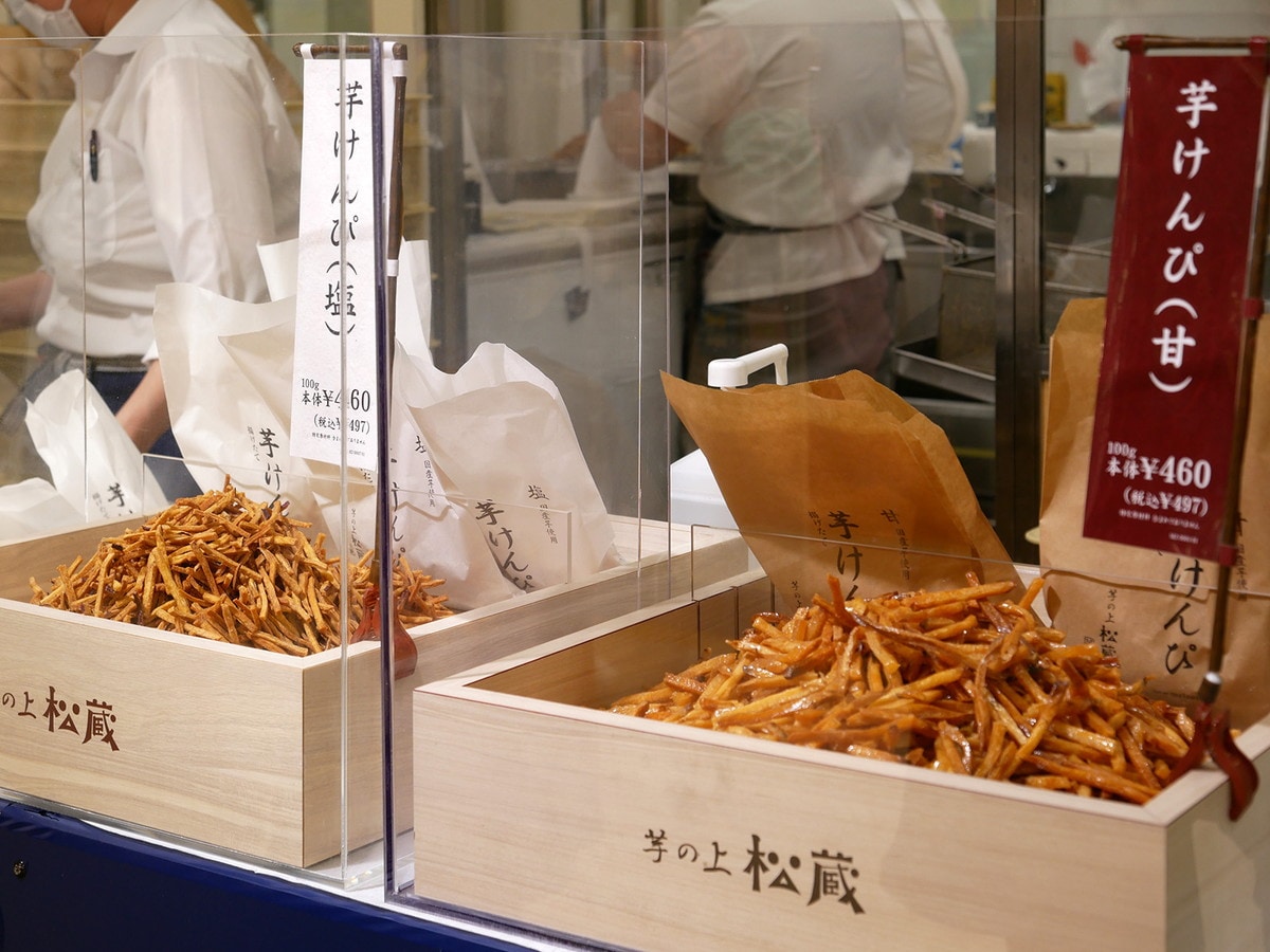 東京・芋の上松蔵（前半）の芋けんぴ（甘・塩）、スイートポテトは大人気
