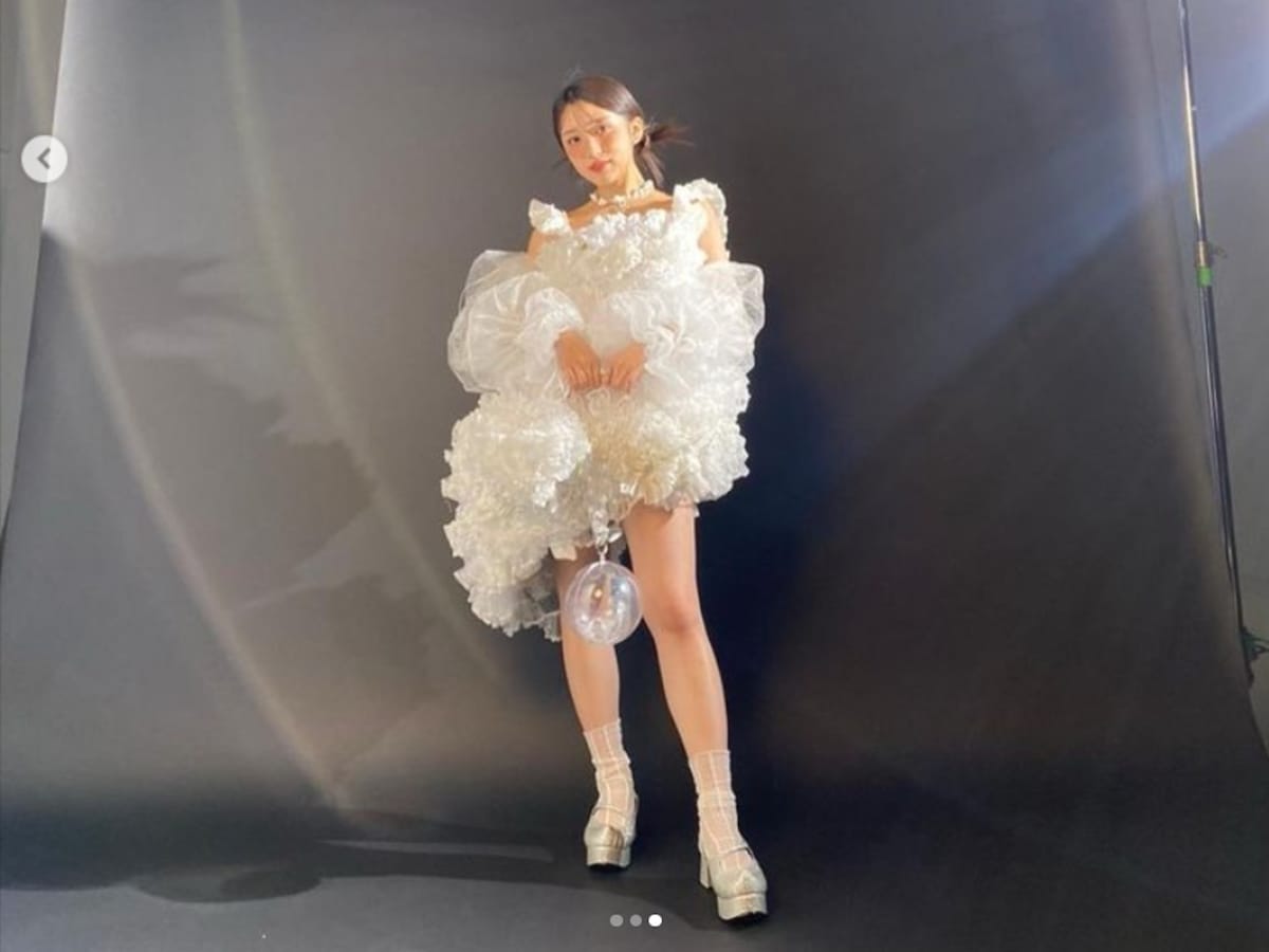 HKT48・矢吹奈子、超ミニ丈の純白ドレスから美脚披露「お姫様みたいー！」「足なっが！」と絶賛の声 - All About ニュース