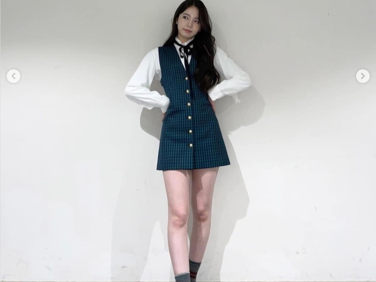 ビジュ神すぎる」NiziU・アヤカ、超ミニスカから美脚あらわに！ 「えぐ
