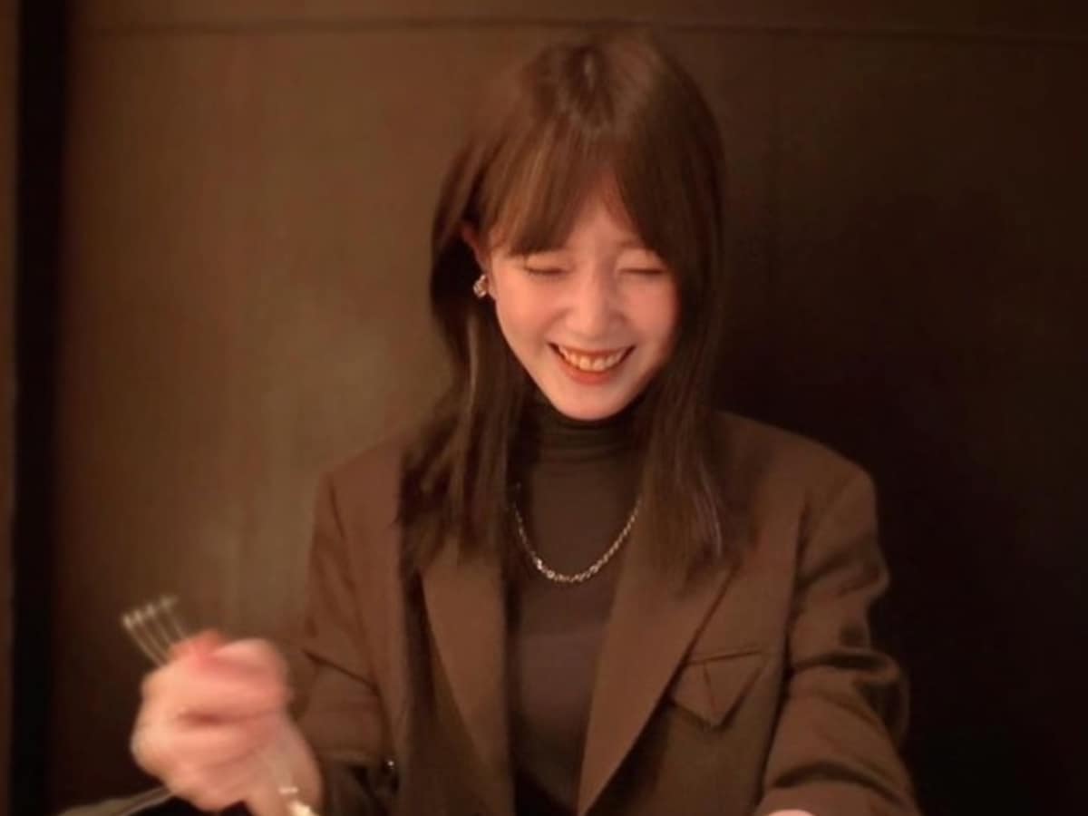 本田翼、デザートを食べる彼女風の笑顔ショット披露！ 「ばっさーの笑顔は地球を救う」「お美しい翼さん」(2/2) - All About ニュース