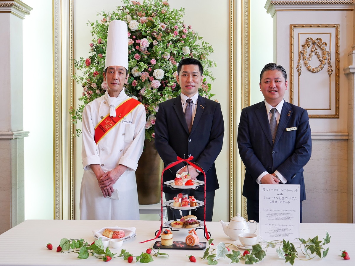 左から、池田 ペストリー料理長、冠婚事業サービス部 小林部長、蓮見 レストランサービス支配人