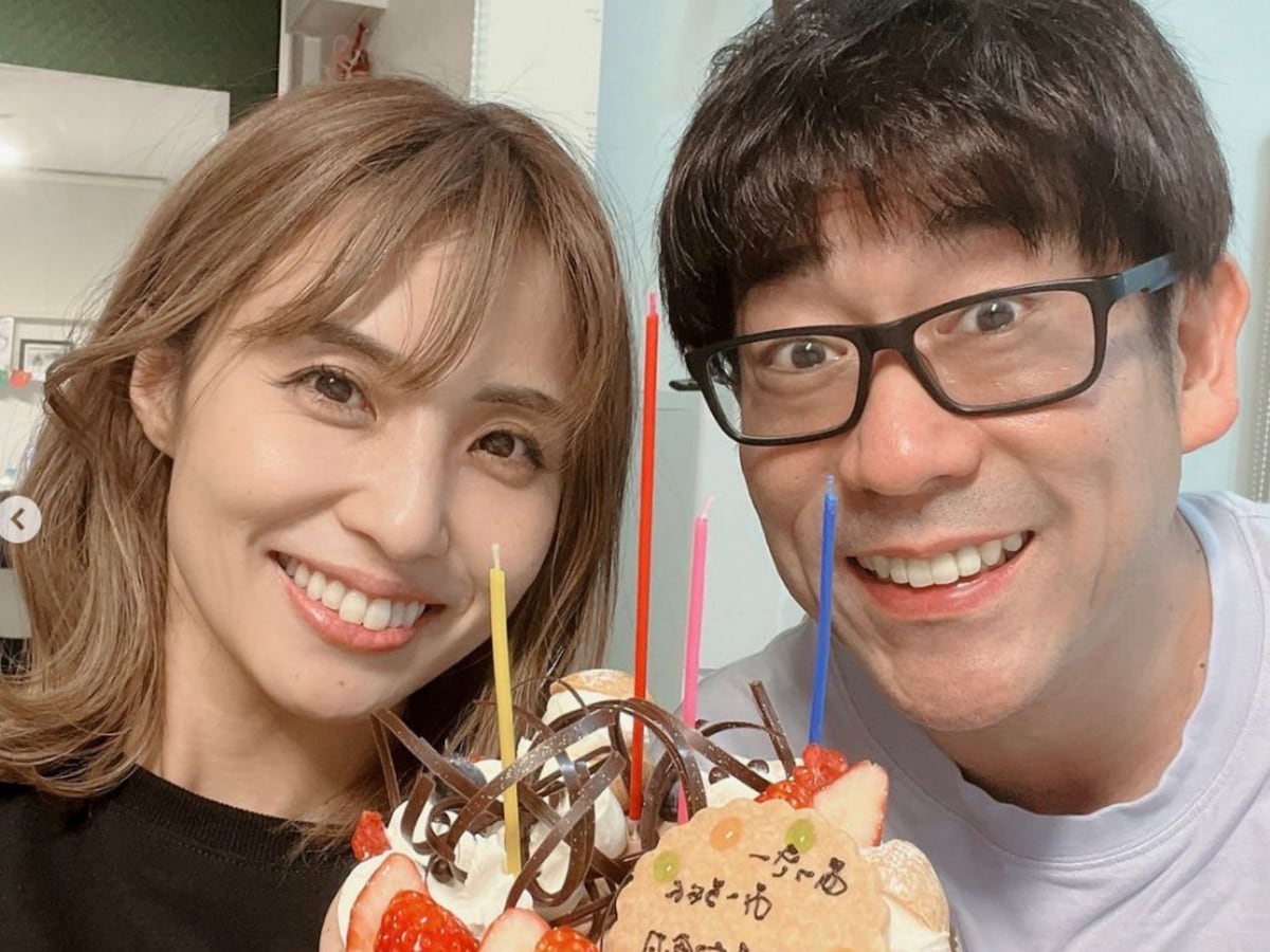 原口あきまさ、美人妻とのツーショット公開! 「本当に奥様美人」「指輪の2ショット素敵すぎる」(2/2) All About ニュース