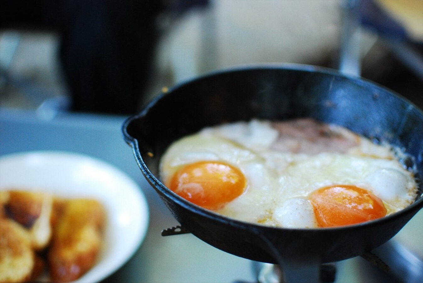 目玉焼き又はイチゴ