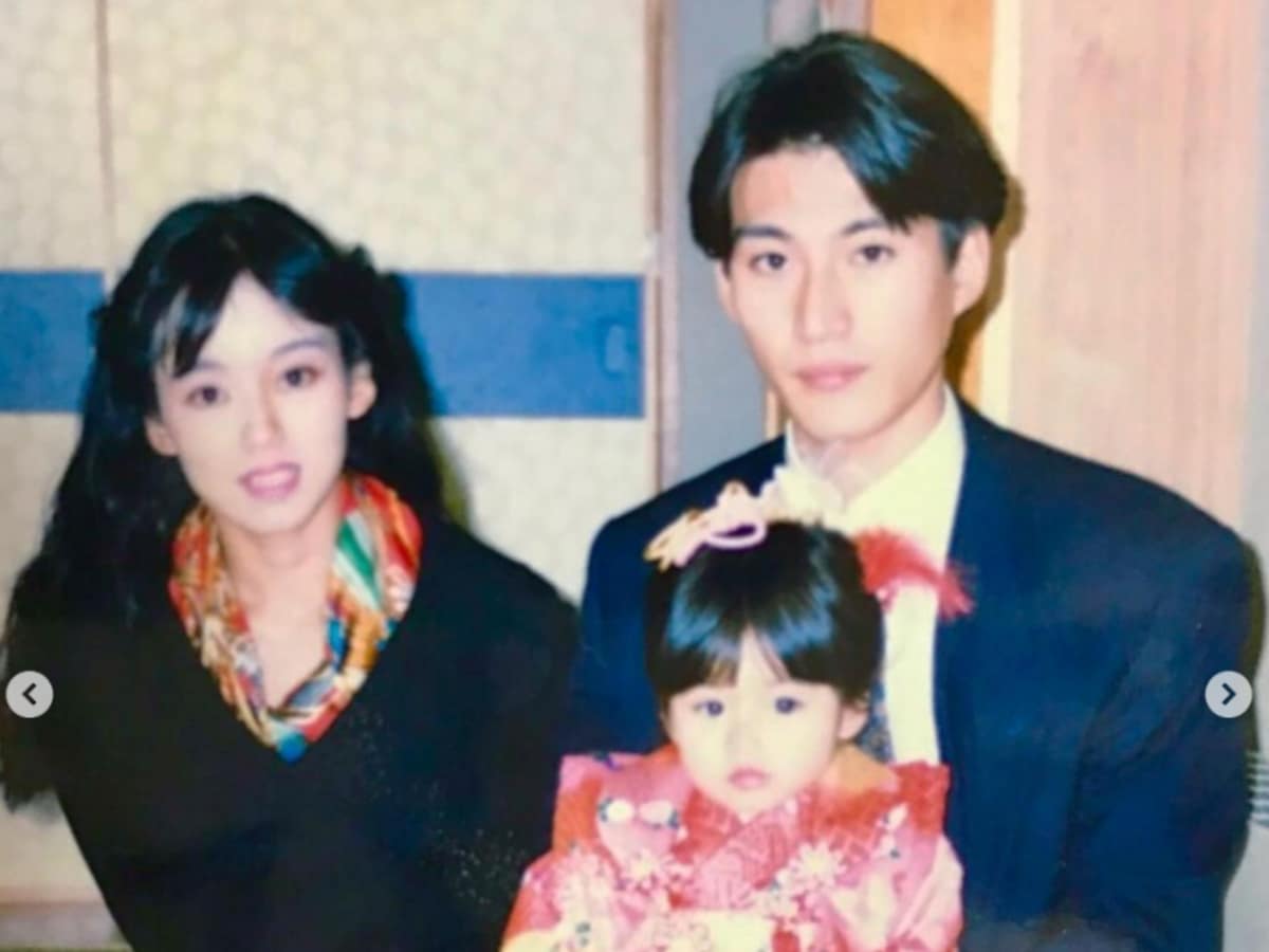 「美形遺伝子すごい」明日花キララ、幼少期の家族ショットに驚きの声! 「こんな美しい家族見たことない」 - All About ニュース