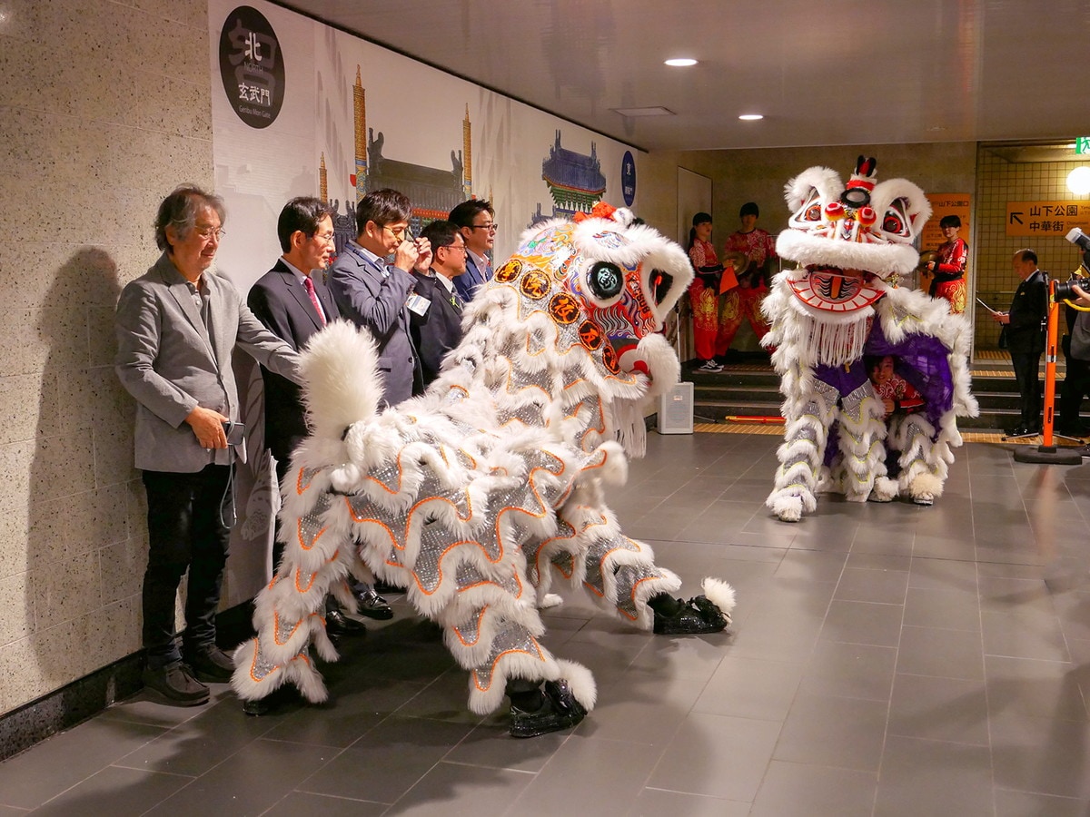 お披露目式では、邪を払い福を招く獅子舞が登場し、華やかに門出を祝いました