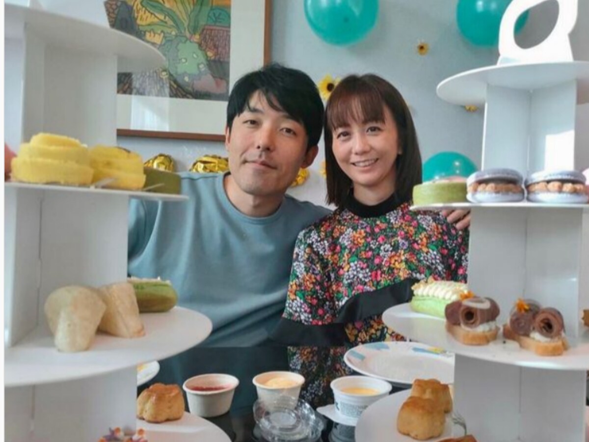 福田萌、夫・中田敦彦らとのサプライズ誕生日ショットに「娘ちゃんの企画力に脱帽」「もぅ最高なファミリー」の声(2/2) - All About ニュース