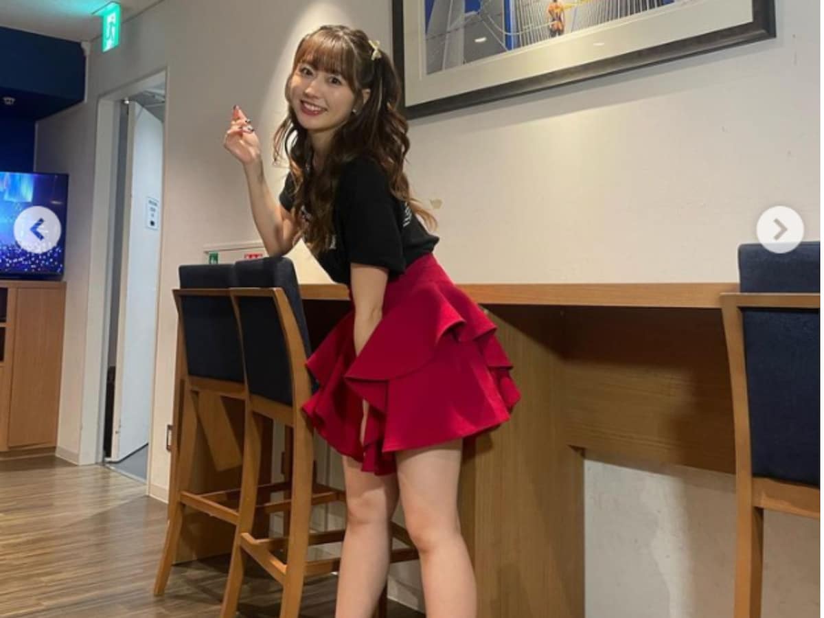 「顔面強すぎ」佐々木彩夏、ミニスカ姿の美脚ショット！ 「かわいすぎてため息」「全部の衣装ドストライク」 2 2 All About ニュース