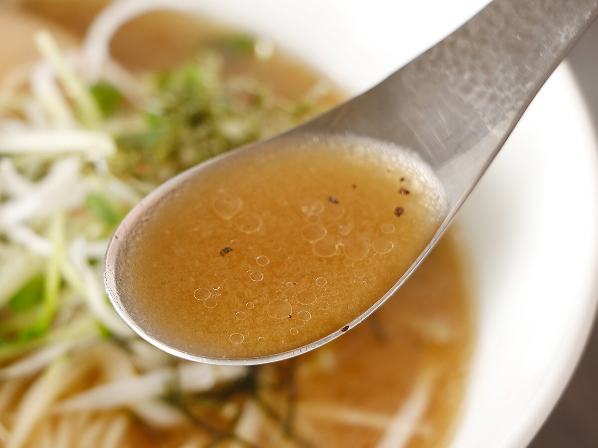 「ツナコツ」だけなのにゼラチン質をたっぷり含む力強いスープ