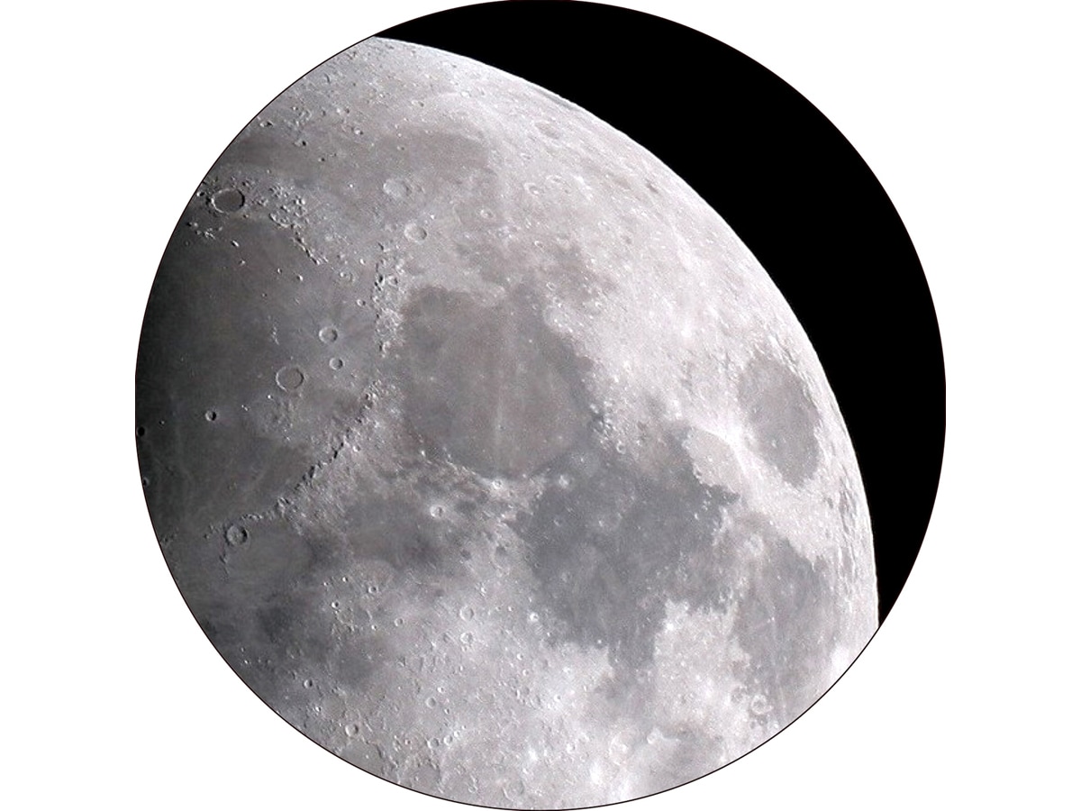 月を望遠鏡で見たイメージ ※144倍（画像提供：Vixen）