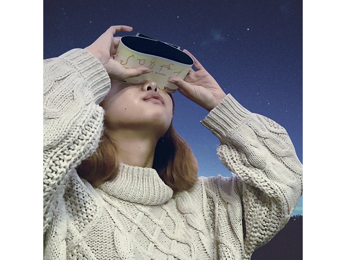 Vixenの星空観察用 遮光ゴーグル「宙まーる」を使用している様子（画像提供：Vixen）