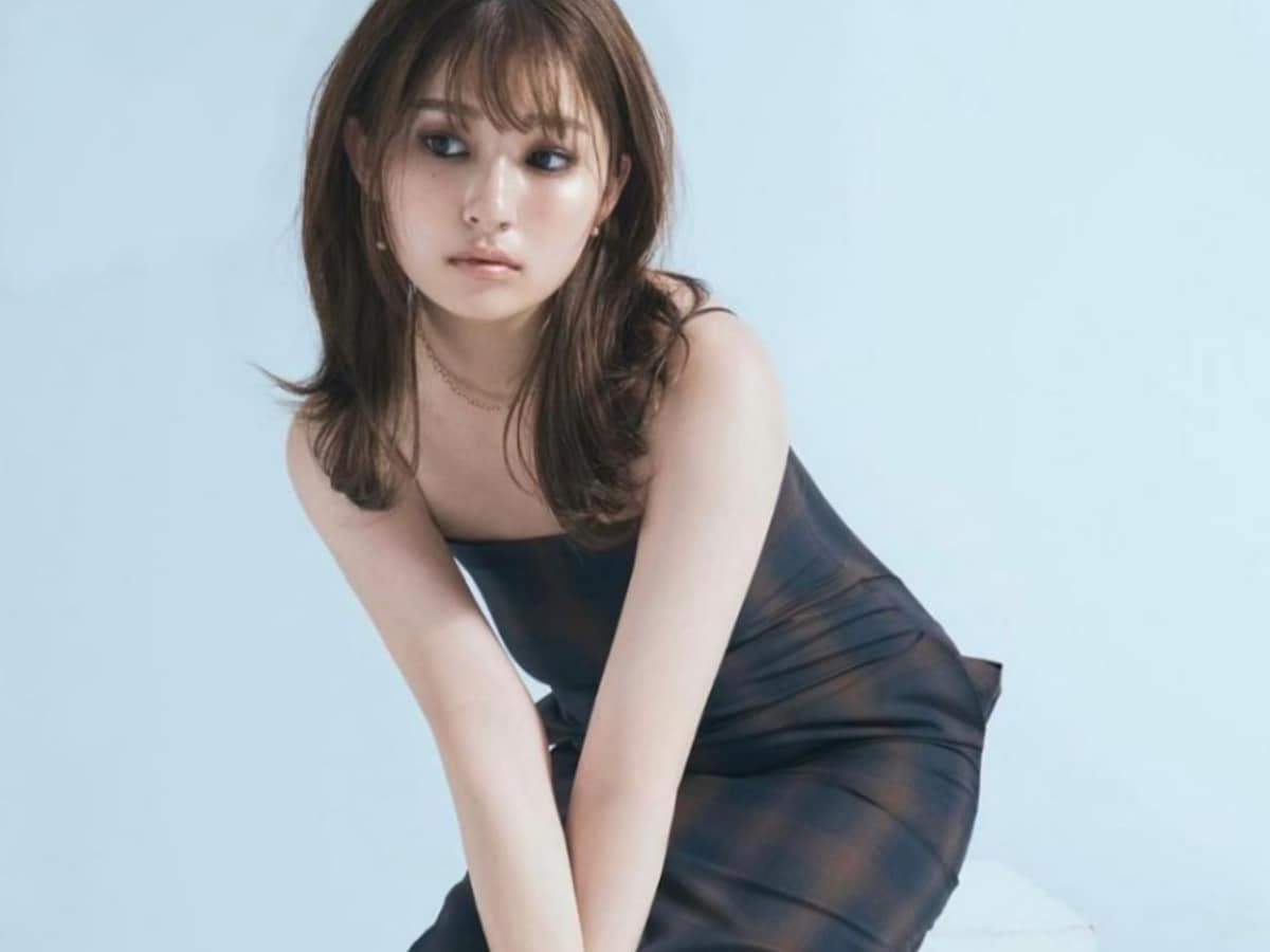 吉川愛、色気漂うタイトなワンピで美脚あらわに！「いつもと違う …
