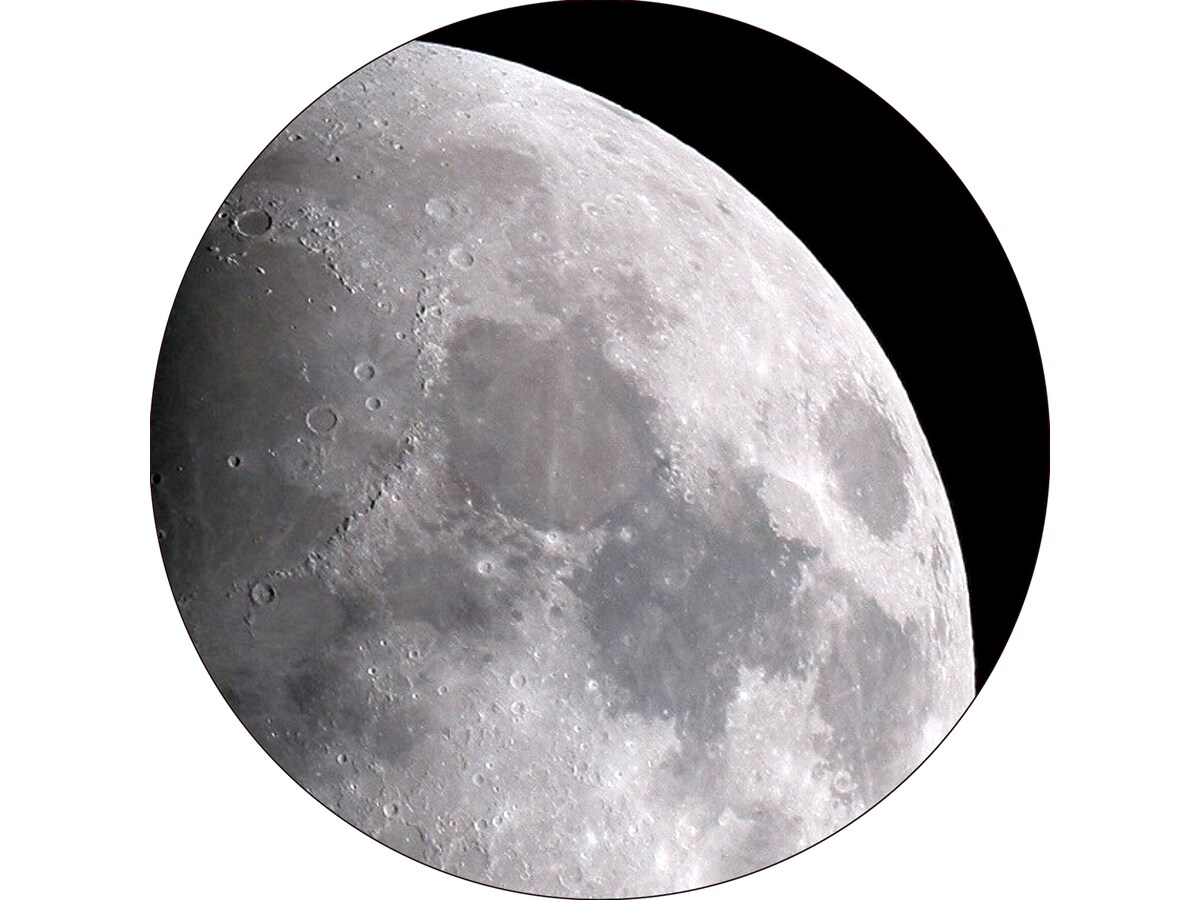 望遠鏡（144倍）で見た「月」　画像提供：Vixen