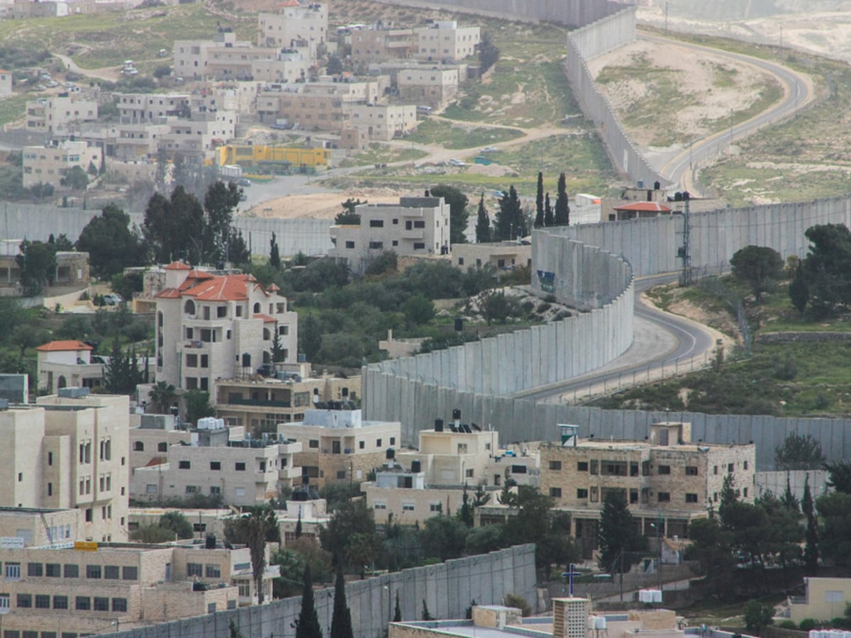 占領パレスチナの領土とイスラエルの間の分離壁