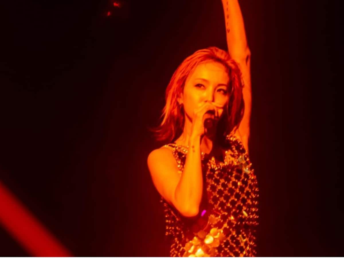 えっろ」LiSA、太ももあらわ＆脇見せセクシーショット！ 「カッコいい～」「ピンク・レディーみたいな衣装」 - All About ニュース