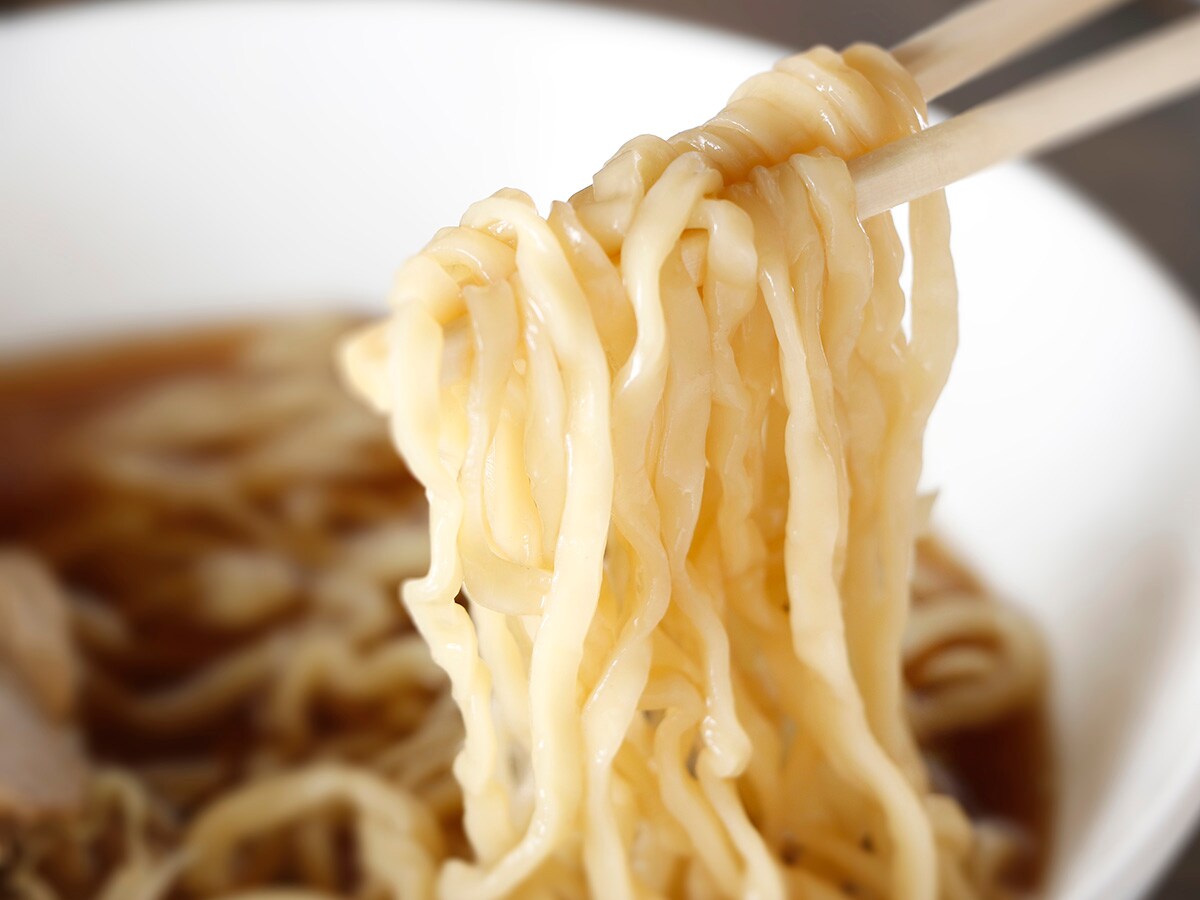 飯豊山の天然水で打たれた熟成多加水手もみ麺