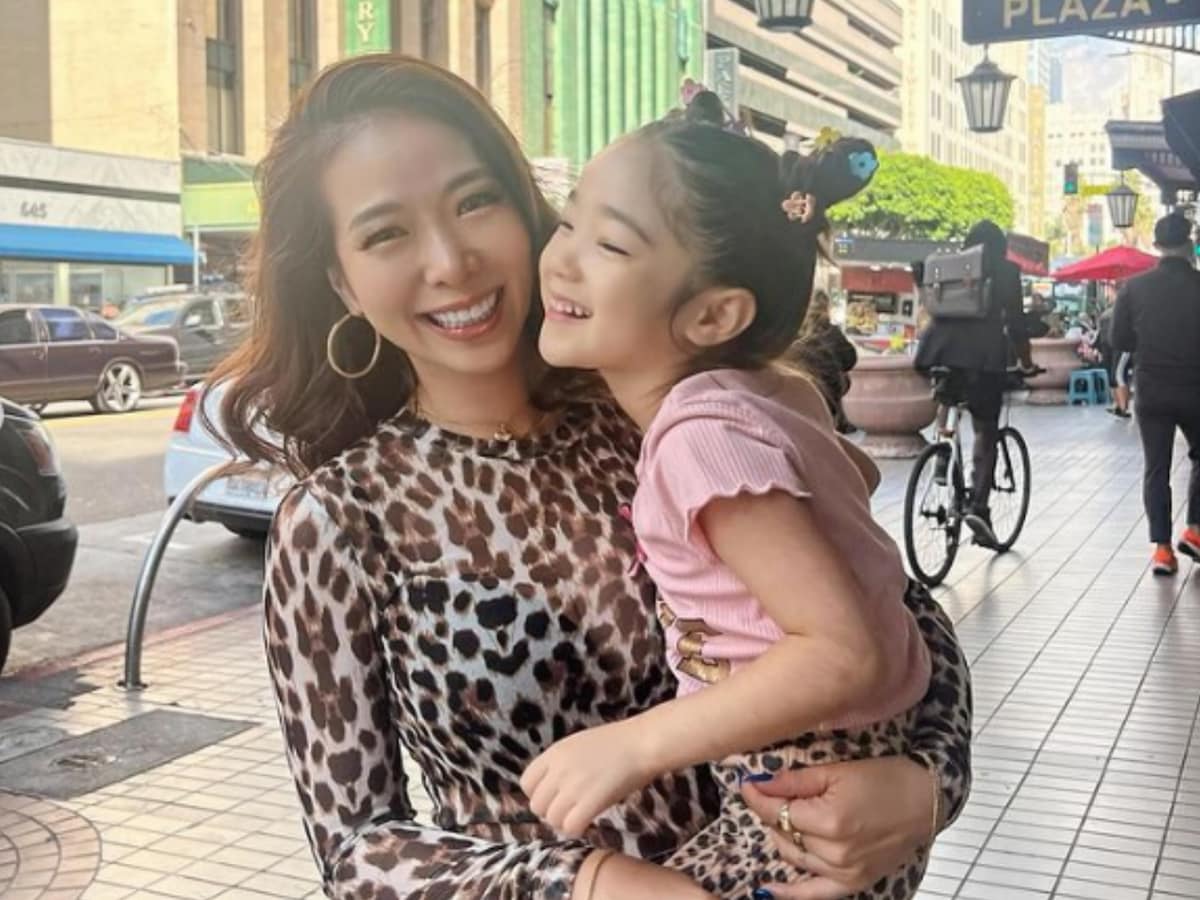 「母子可愛すぎ」紅蘭、娘と一緒に海外出張＆娘の驚きの英語力も披露！ 「また大人っぽくなってる」(22) - All About ニュース