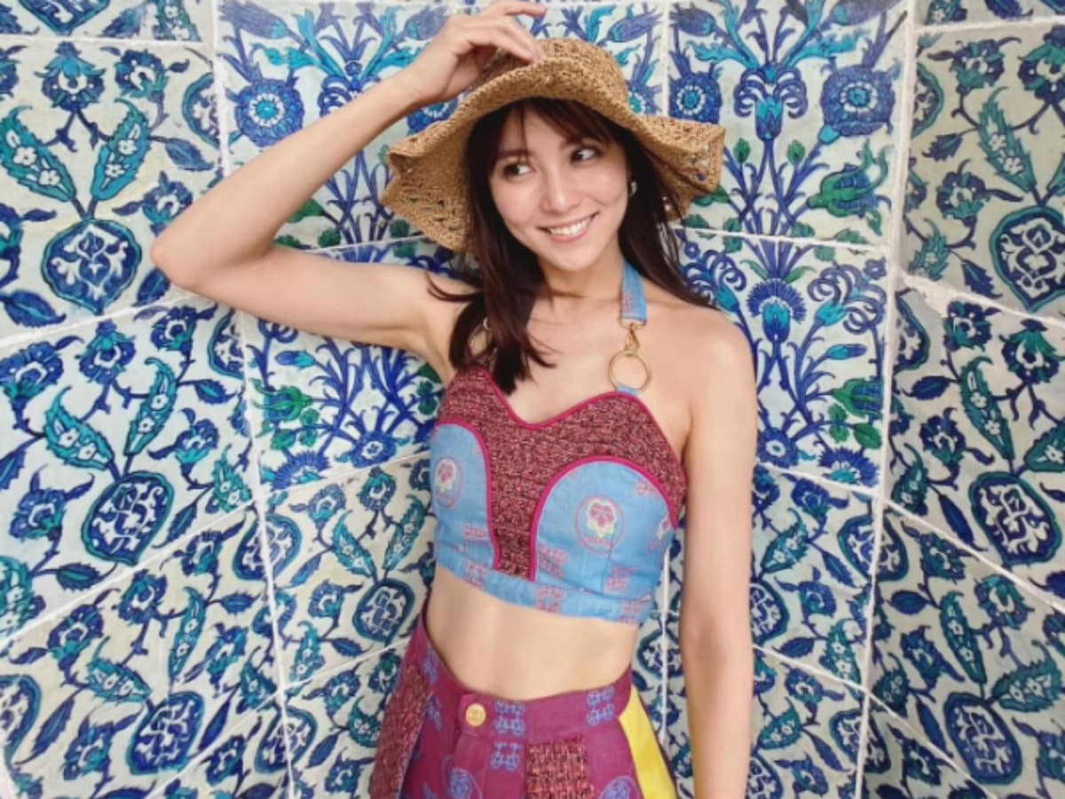 石川恋　腹筋 石川恋、美しすぎるデコルテ＆腹筋があらわに！ 「腹筋素敵です」「細いすねー」 - All About ニュース