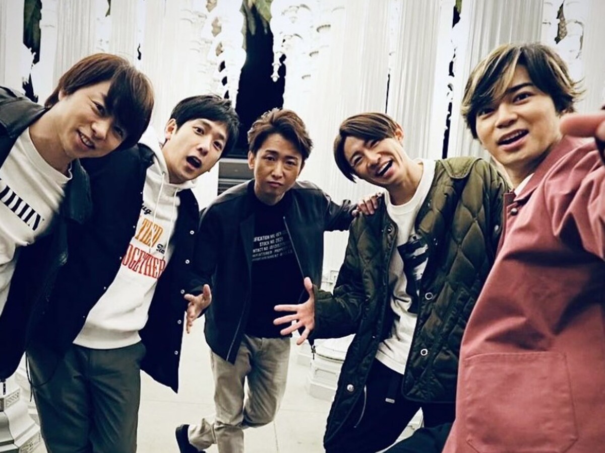 (02)