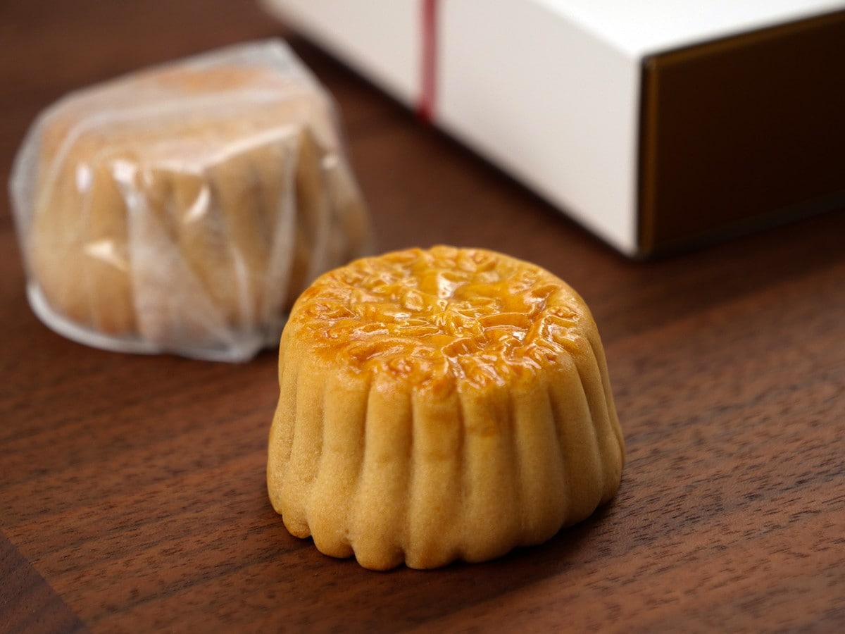 横濱月餅の皮はバター風味の薄く軽い食感