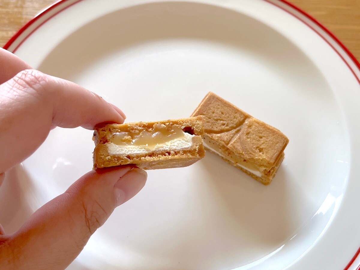 濃厚なバタークリームとバターキャラメルはクッキー生地との相性が抜群