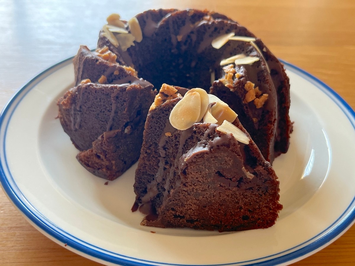 パサツキがちなパウンドケーキだが、しっとりしたチョコレート生地がたまらない